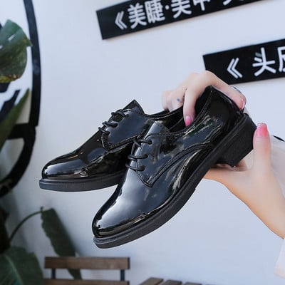 Καθημερινά γυναικεία παπούτσια με δεσμούς - δύο μοντέλα