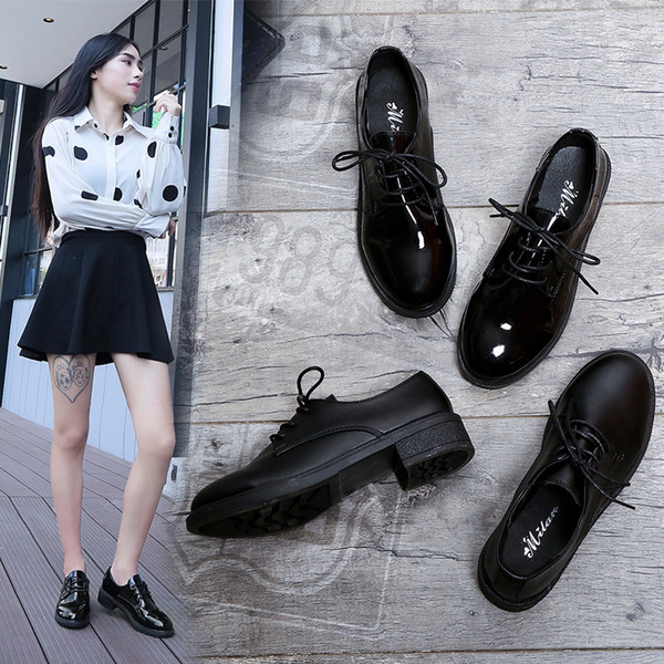 Καθημερινά γυναικεία παπούτσια με δεσμούς - δύο μοντέλα