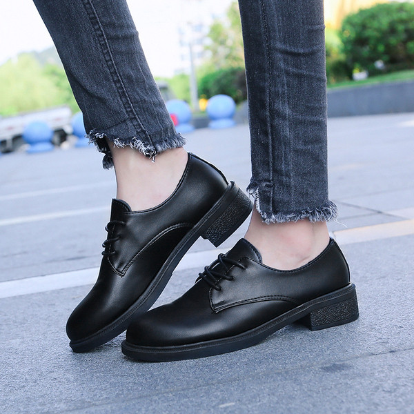 Καθημερινά γυναικεία παπούτσια με δεσμούς - δύο μοντέλα