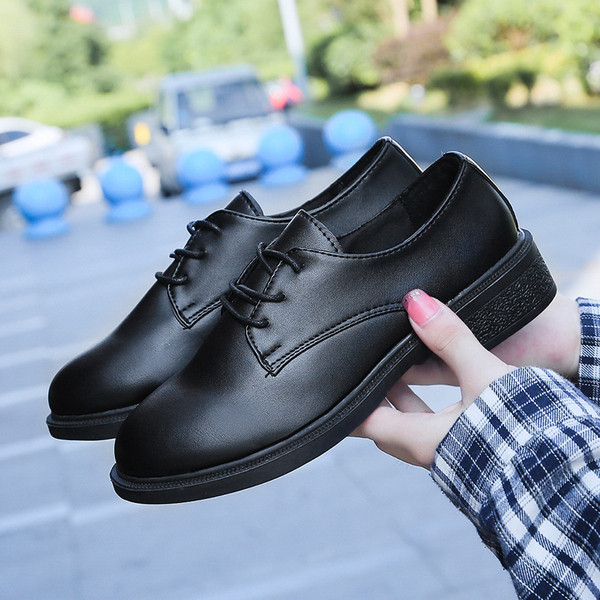 Καθημερινά γυναικεία παπούτσια με δεσμούς - δύο μοντέλα