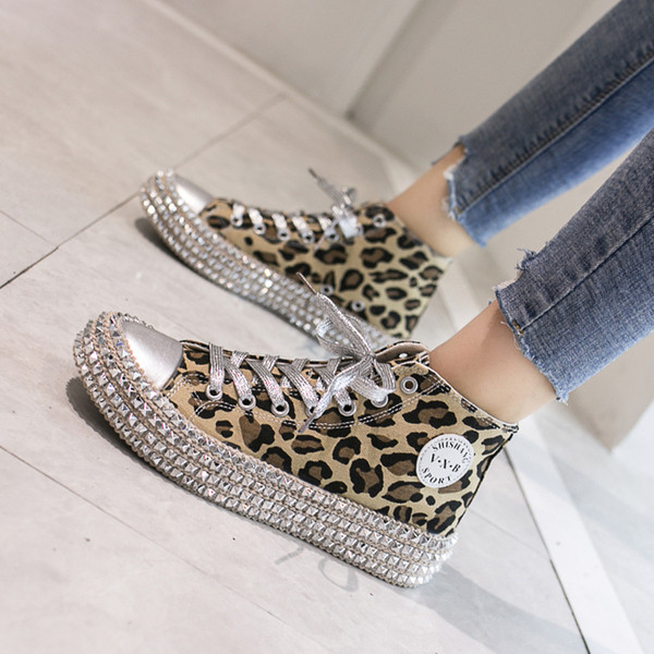 Γυναικεία αθλητικά πάνινα παπούτσια με πέτρες και ζωική τύπωμα