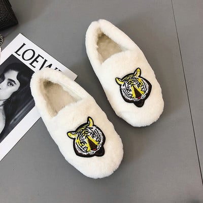 Γυναικείες σπιτικές παντόφλες με έγχρωμο έμβλημα σε διάφορα χρώματα