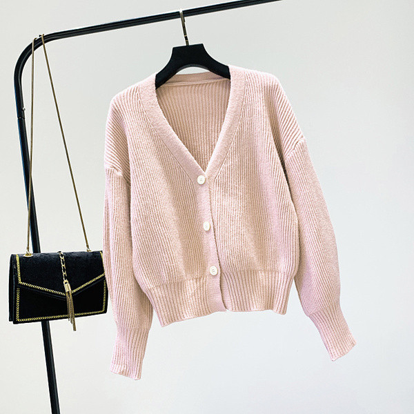 Vestă modernă de damă cu nasturi și decolteu spitz în alb, roz și albastru