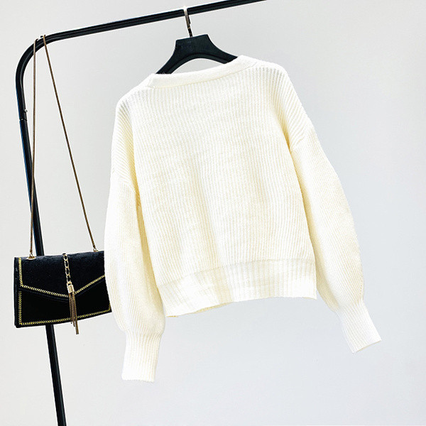 Vestă modernă de damă cu nasturi și decolteu spitz în alb, roz și albastru