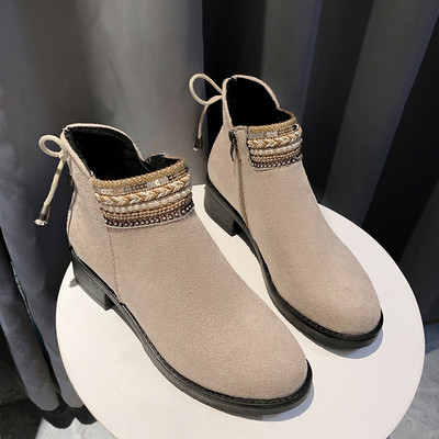 Γυναικείες μπότες σουέτ με κεντήματα σε μαύρο και μπεζ χρώμα
