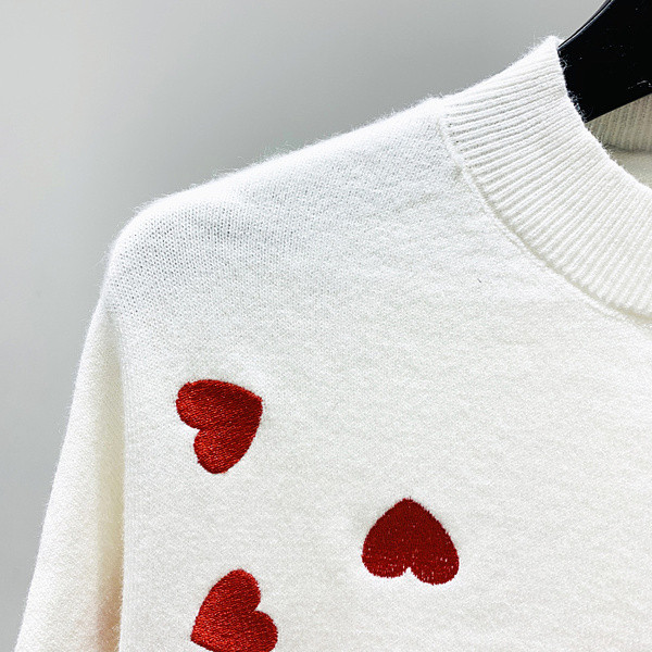 Νέο μοντέλο γυναικείο πουλόβερ σε λευκό, μαύρο και μοβ χρώμα