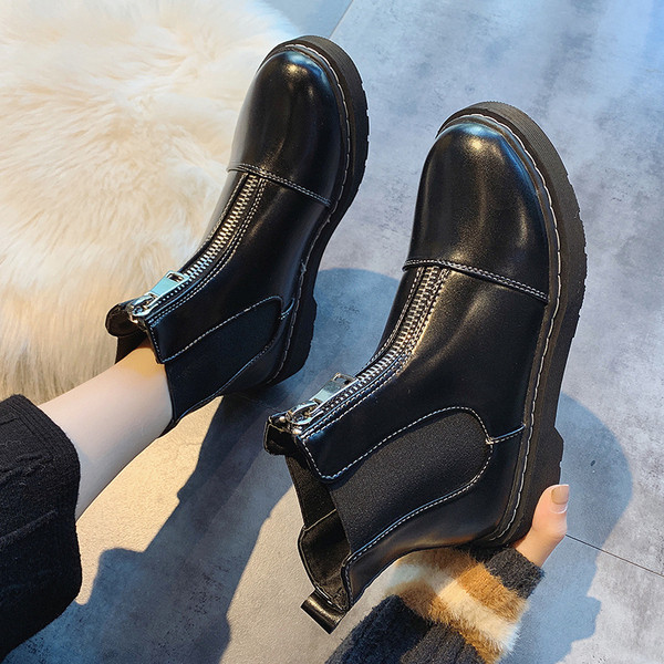 Γυναικείες έκο δερμάτινες μπότες με φερμουάρ σε μαύρο χρώμα