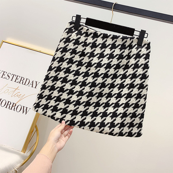 Fusta scurta de dama moderna in doua culori