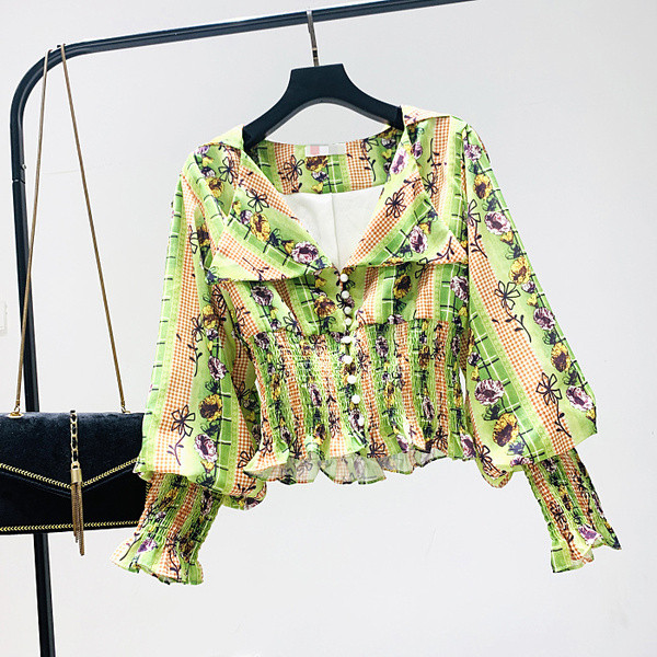 Új modell női blúz virágmintával és spitz nyakkivágással fehér, sárga és zöld színekben
