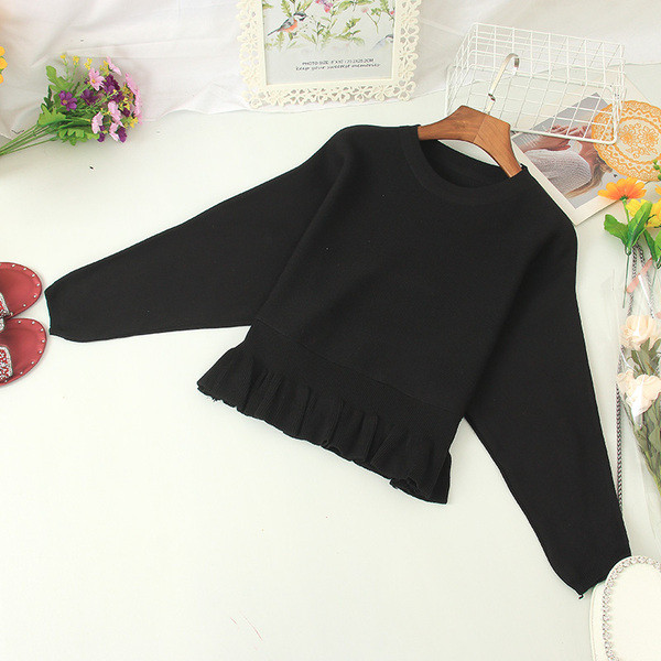 Μοντέρνο γυναικέιο πουλόβερ  με οβάλ ντεκολτέ σε μαύρο, λευκό, κίτρινο και κόκκινο χρώμα