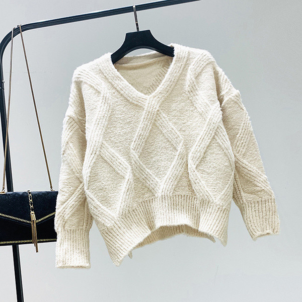 Μοντέρνο γυναικείο πουλόβερ με λαιμόκοψη στο πράσινο και μπεζ χρώμα