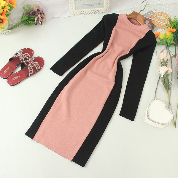 Női alkalmi ruha ovális nyakkivágással és hosszú ujjakkal, különböző színekben