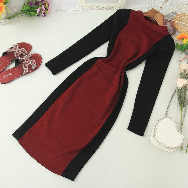 Női alkalmi ruha ovális nyakkivágással és hosszú ujjakkal, különböző színekben