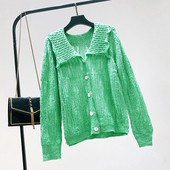 Aktuális női mellény zöld, barna és fehér gombokkal