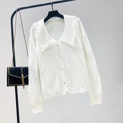 Aktuális női mellény zöld, barna és fehér gombokkal