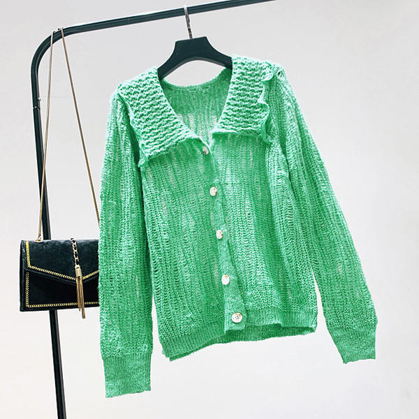 Aktuális női mellény zöld, barna és fehér gombokkal