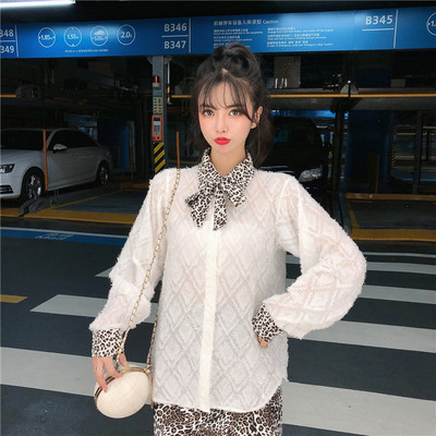 Γυναικεία πουκάμισο σε λευκό με ζωική εκτύπωση