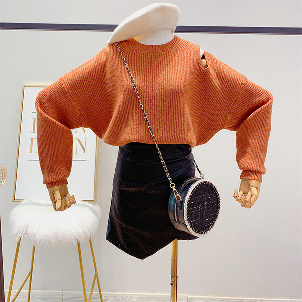 Μοντέρνο γυναικείο πουλόβερ με στρογγυλό λαιμόκοψη σε τέσσερα χρώματα