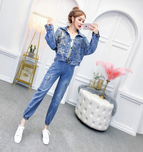 Rövid farmer dzseki kék színben 3D elemmel