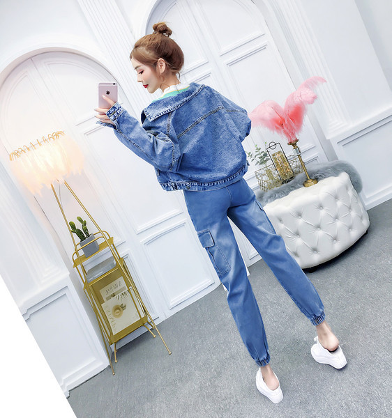 Rövid farmer dzseki kék színben 3D elemmel