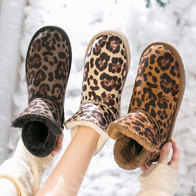 Μοντέρνες γυναικείες χειμερινές μπότες με ζωικό τύπωμα