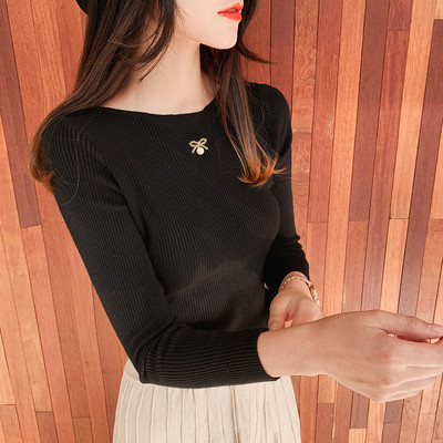 Μοντέρνα γυναικεία μπλούζα με στρογγυλό λαιμόκοψη και πέρλες σε διάφορα χρώματα