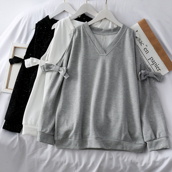 Μοντέρνα γυναικεία μπλούζα με γυμνά ώμους και κορδέλες σε γκρι, λευκό και μαύρο χρώμα