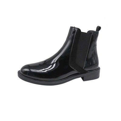 Μοντέρνες γυναικείες μπότες σε μαύρο χρώμα - δύο μοντέλα