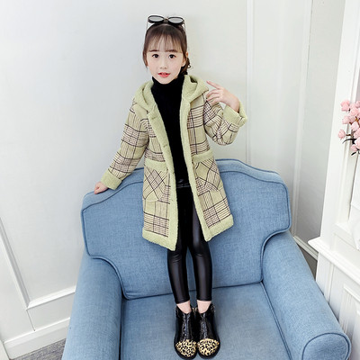 Palton pentru copii modern in carouri pentru fete cu nasturi si buzunare in roz si bej