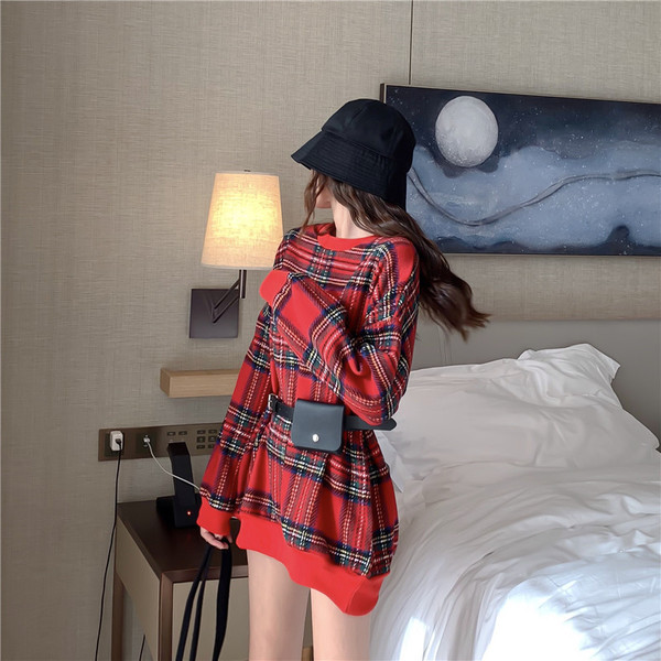 Μακρύ καρό μπλουζάκι σε κόκκινο χρώμα