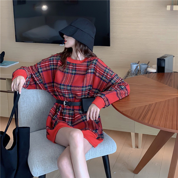 Μακρύ καρό μπλουζάκι σε κόκκινο χρώμα