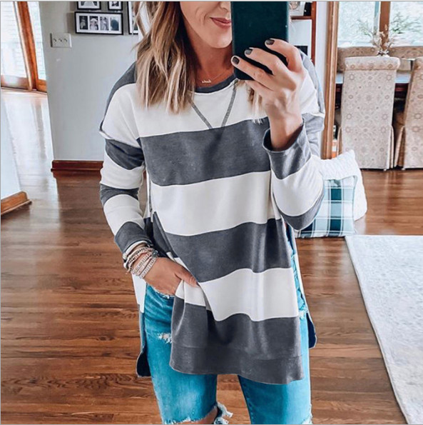 Pulover de damă modern în dungi, cu mâneci lungi și cu fantă