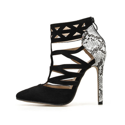 Κομψά μαύρα γυναικεία παπούτσια  με ζωο πριντ