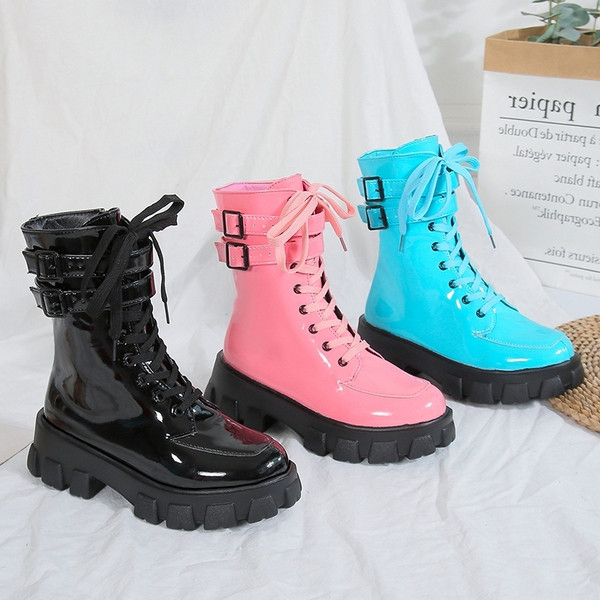 Cizme de dama cu sireturi si talpa plata in albastru, negru si roz