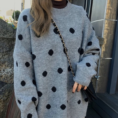 Μοντέρνο γυναικείο πουλόβερ πουά σε δύο χρώματα