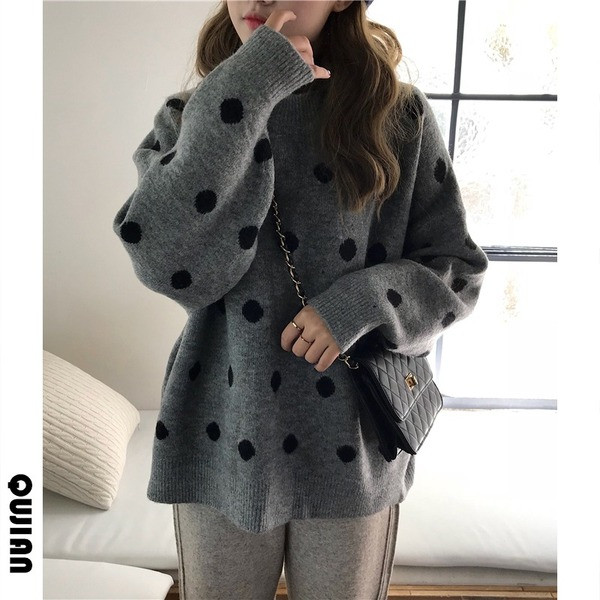 Μοντέρνο γυναικείο πουλόβερ πουά σε δύο χρώματα