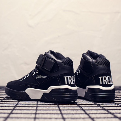 Alkalmi férfi tornacipő fűzővel és matricával kék, fekete és fehér színben