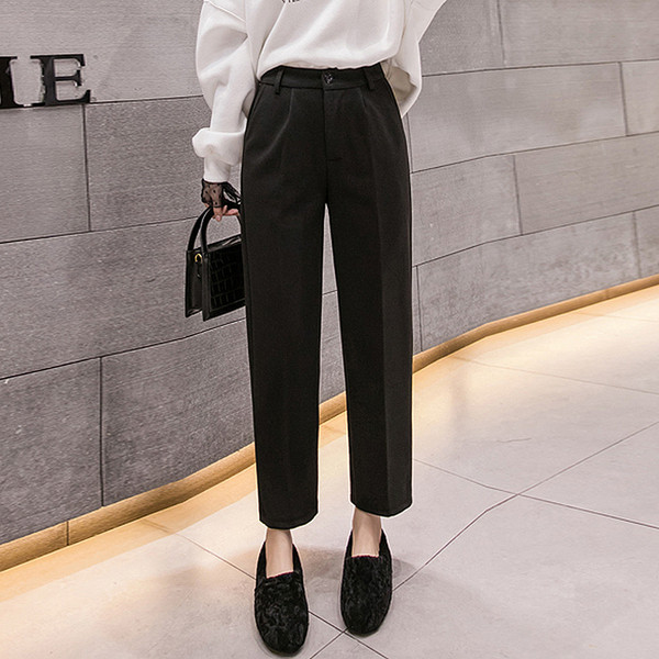 Нов модел модерен дамски панталон в черен цвят - прав модел