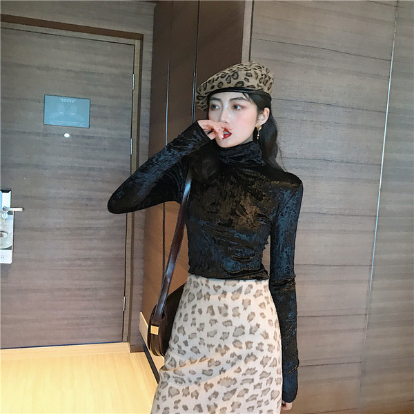 Bluză de damă cu guler polo din catifea în trei culori