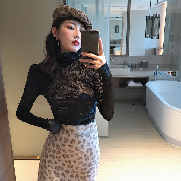 Bluză de damă cu guler polo din catifea în trei culori