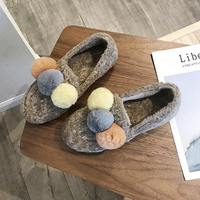 Γυναικείες παντόφλες με τρισδιάστατο στοιχείο σε διάφορα χρώματα