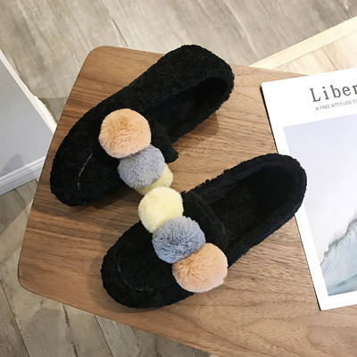 Γυναικείες παντόφλες με τρισδιάστατο στοιχείο σε διάφορα χρώματα