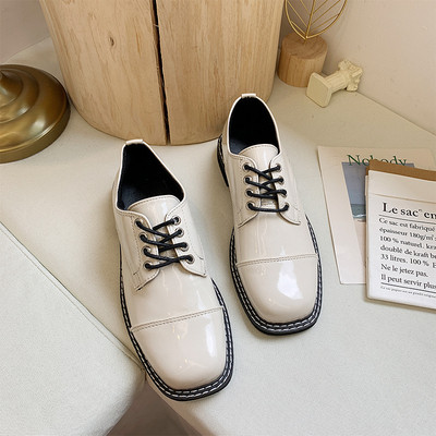 Γυναικεία καθημερινά παπούτσια με δεσμούς σε διάφορα χρώματα