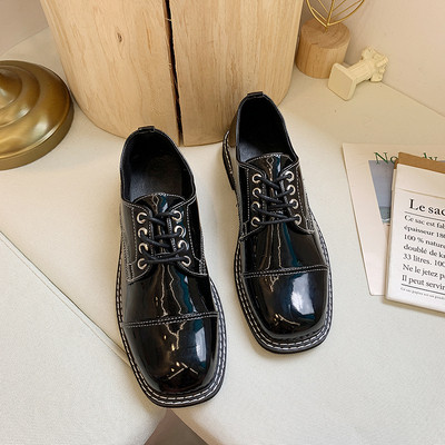 Γυναικεία καθημερινά παπούτσια με δεσμούς σε διάφορα χρώματα