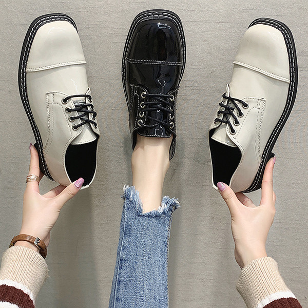 Γυναικεία καθημερινά παπούτσια με δεσμούς σε διάφορα χρώματα