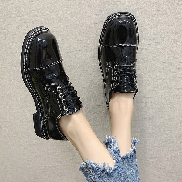 Γυναικεία καθημερινά παπούτσια με δεσμούς σε διάφορα χρώματα