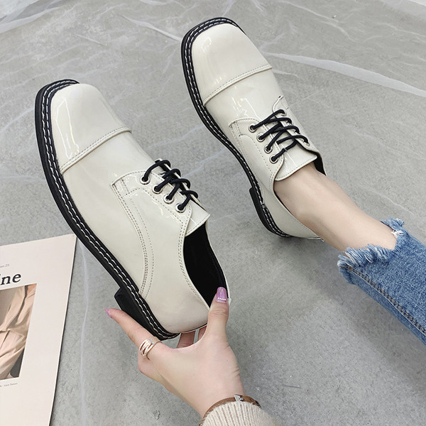 Γυναικεία καθημερινά παπούτσια με δεσμούς σε διάφορα χρώματα