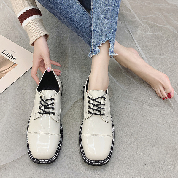 Γυναικεία καθημερινά παπούτσια με δεσμούς σε διάφορα χρώματα