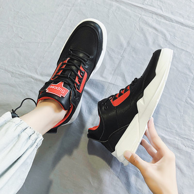 Αθλητικά ανδρικά πάνινα παπούτσια με κορδόνια σε λευκό και μαύρο χρώμα