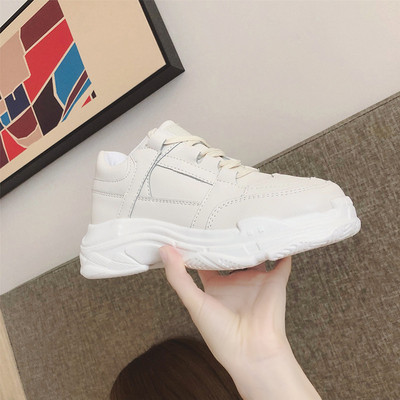 Γυναικεία αθλητικά παπούτσια σε λευκό και μπεζ χρώμα